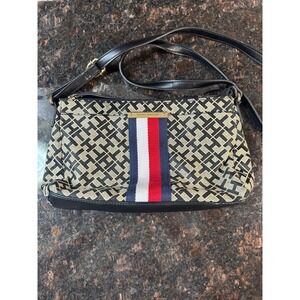 TOMMY HILFIGER shoulder strap purse